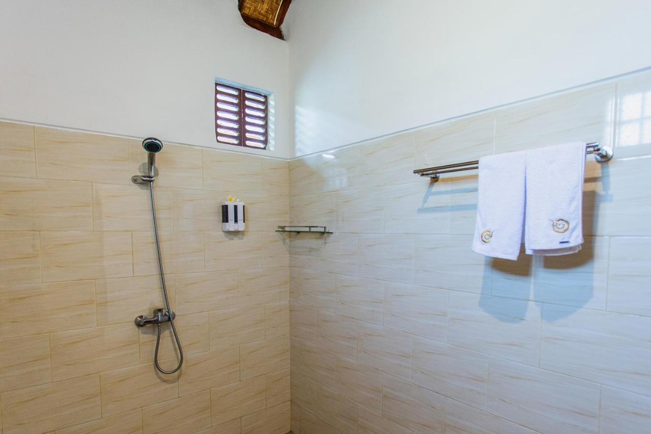 Camar Cottage & Hostel Toyapakeh エクステリア 写真